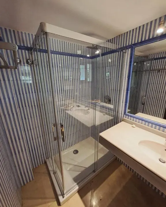 Mampara de baño angular de 2 hojas fijas y 2 correderas